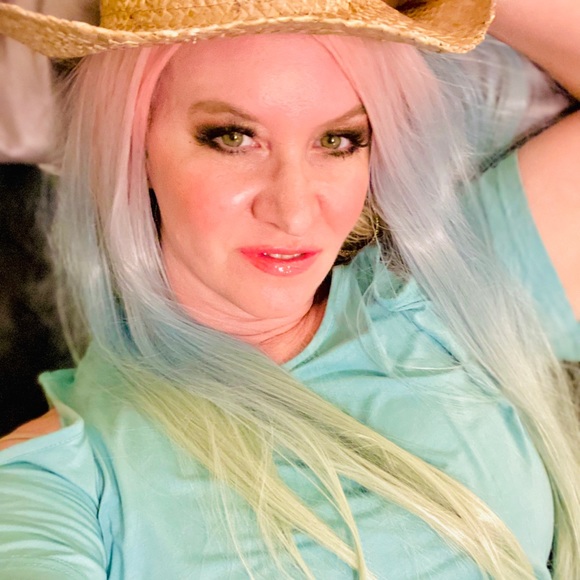 Meet your Posher, Teresa Annelise. - Picture 11 of 15